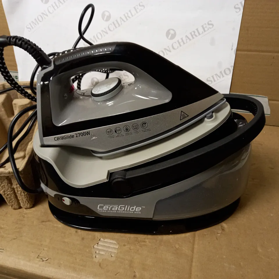 TOWER CERAGLIDE 2700W STEAM GENERATOR IRON