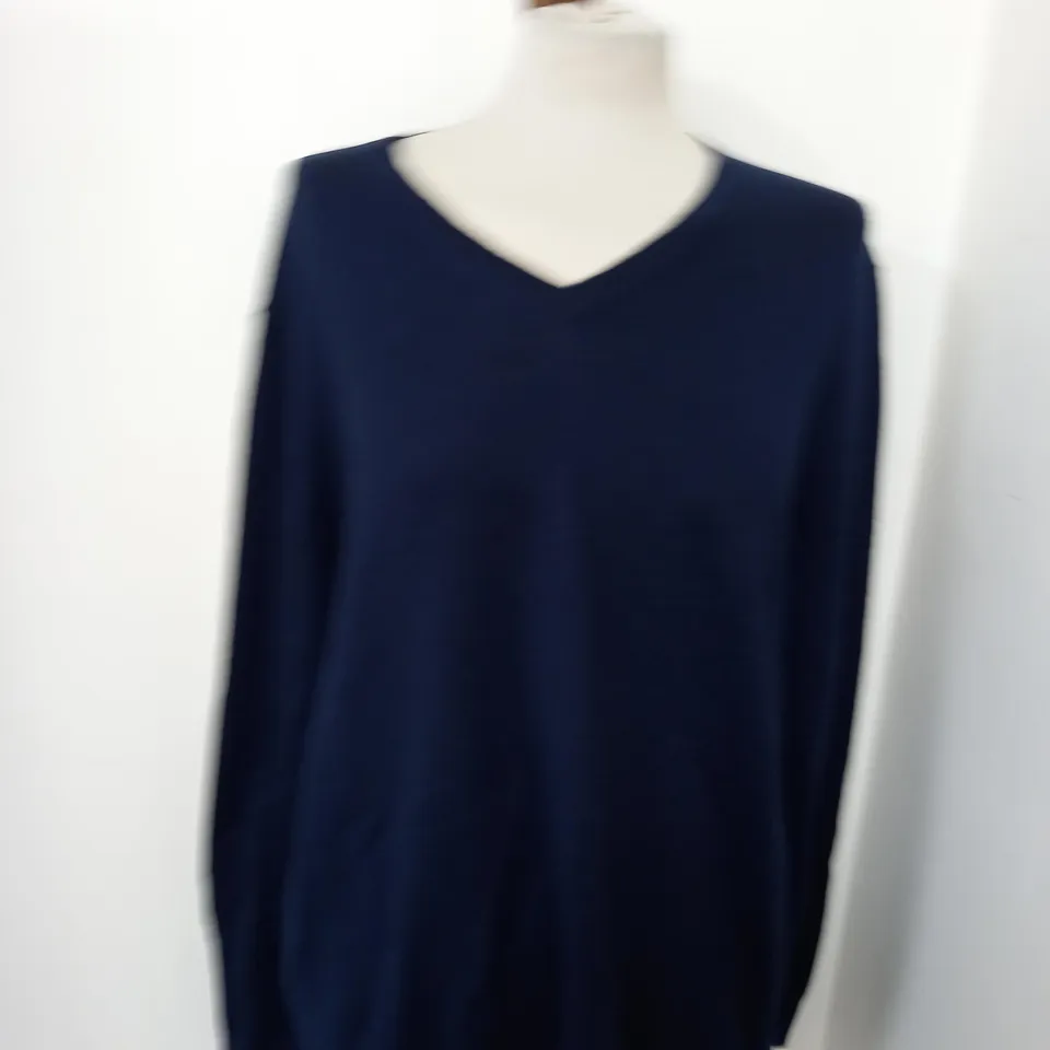 CHARLES TYRWHITT NAVY BLUE PURE MERINO V NECK JUMPER SIZE L