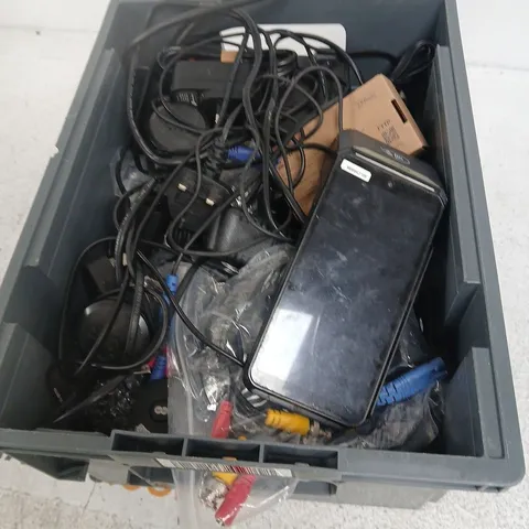 BOX OF APPROXIMATELY 20 MIXED ITEMS INCLUDING CARD MACHINE, WIRING/COMPUTER PARTS ETC.