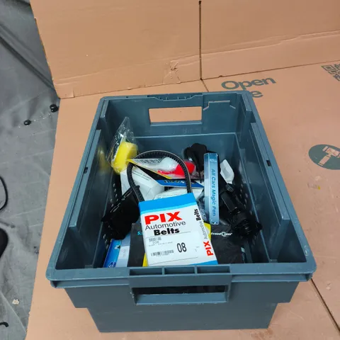 TOTE OF APPROXIMATELY 10 ASSORTED AUTO PARTS TO INCLUDE : PUSH BIKE LIGHTS KIT