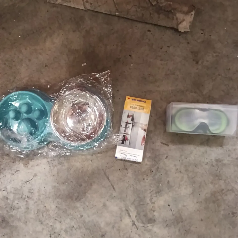 PALLET CONTAINING A LARGE QUANTITY OF ITEMS TO INCLUDE - DOG BOWL, SNORKELING GLASSES, DOOR LOCK ETC