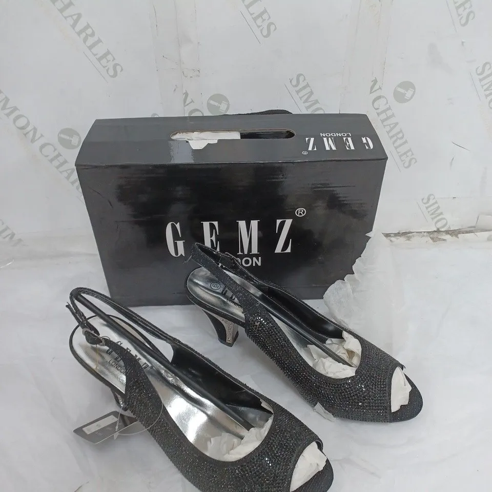 LARGE BOX OF APPROXIMATELY 10 BOXED GEMZ LONDON OPEN TOE STRAPPED HEEL IN BLACK JEWELLLED IN VARIOUS SIZES 