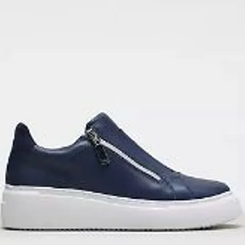 RUTH LANGSFORD LEATHER WEDGE TRAINER NAVY SIZE 9