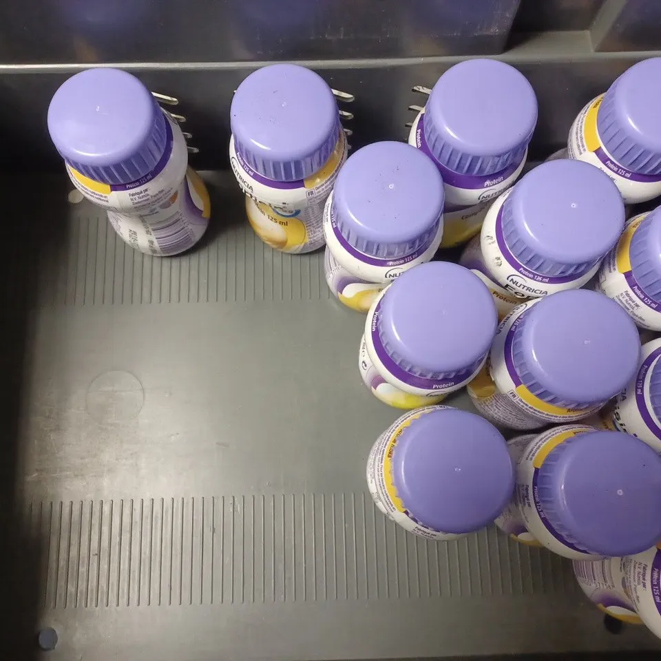 BOX OF APPROX 8 ASSORTED FOOD ITEMS TO INCLUDE - DIET WHEY SALTED CARAMEL - MY PRO PRE WORKOUT - RHEAL GUT FEEL SUPERFOOD BLEND ECT