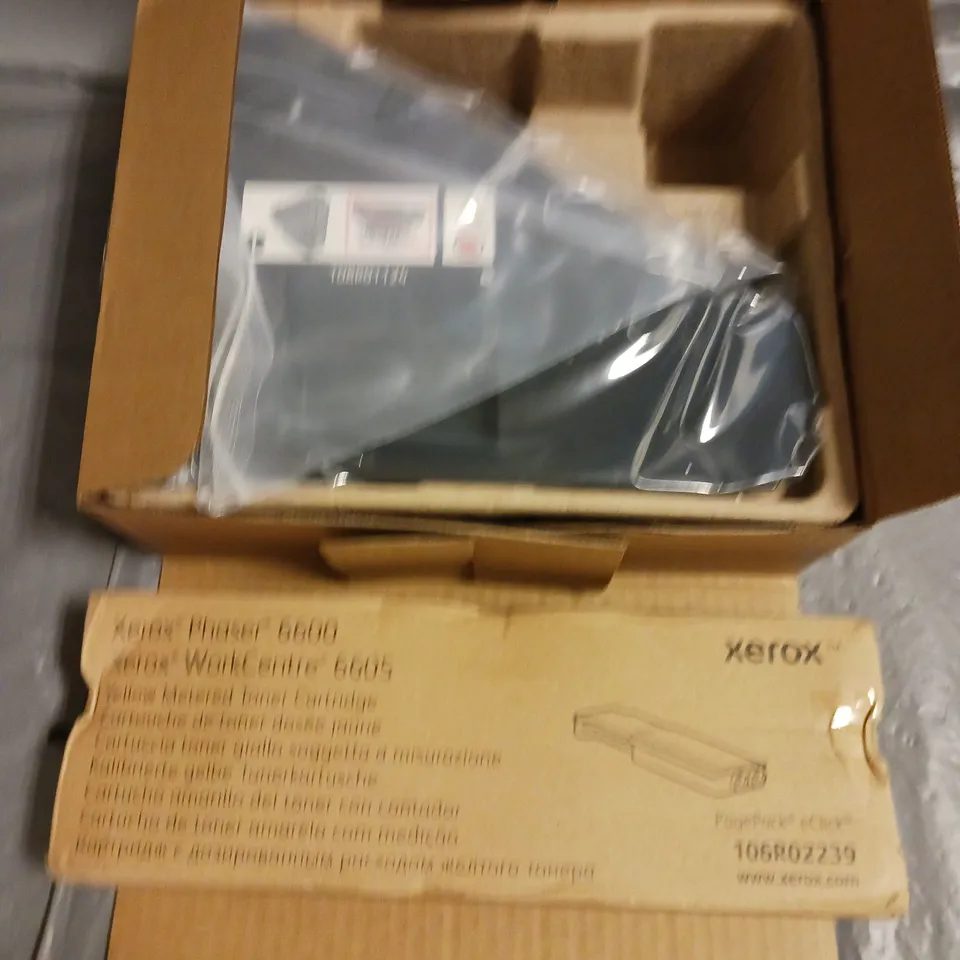 2 XEROX ITEMS TO INCLUDE WASTE CARTRIDGE & PHASER 6600 YELLOW METERED TONER CARTRIDGE