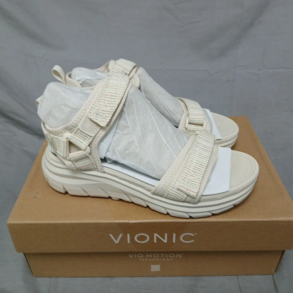 BOXED VIONIC WALK MAX SANDALS IN CREAM - SIZE 4