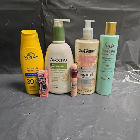 APPROXIMATEY 20 ASSORTED HEALTH AND BEAUTY PRODUCTS TO INCLUDE - SOAP & GLORY BODY LOTION - HAIR BIOLOGY MENOPAUSE SHAMPOO AND MAYBELLINE CONCEALER