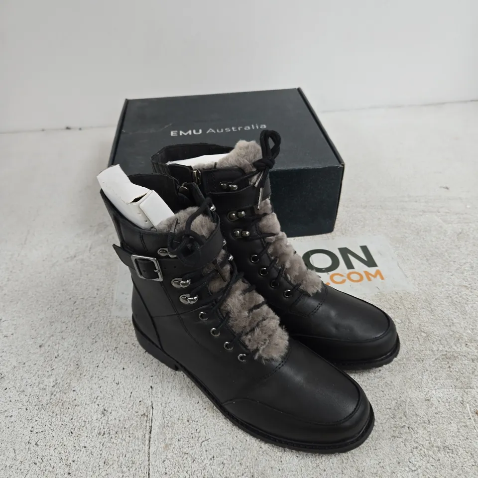 EMU AUSTRALIA WOMEN'S BLACK FUR-LINED LEATHER BOOTS (PAIR) UK 8