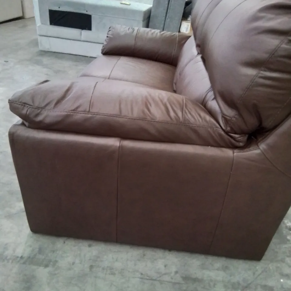 DESIGNER 2 SEATER BROWN LEATHER UPHOLSTERED SOFA