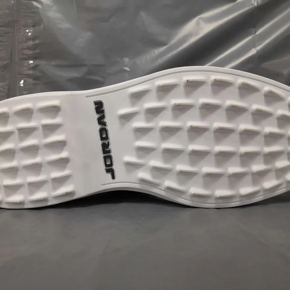 BOXED PAIR OF NIKE JORDAN ADG 4 SHOES IN WHITE/BLACK UK SIZE 9