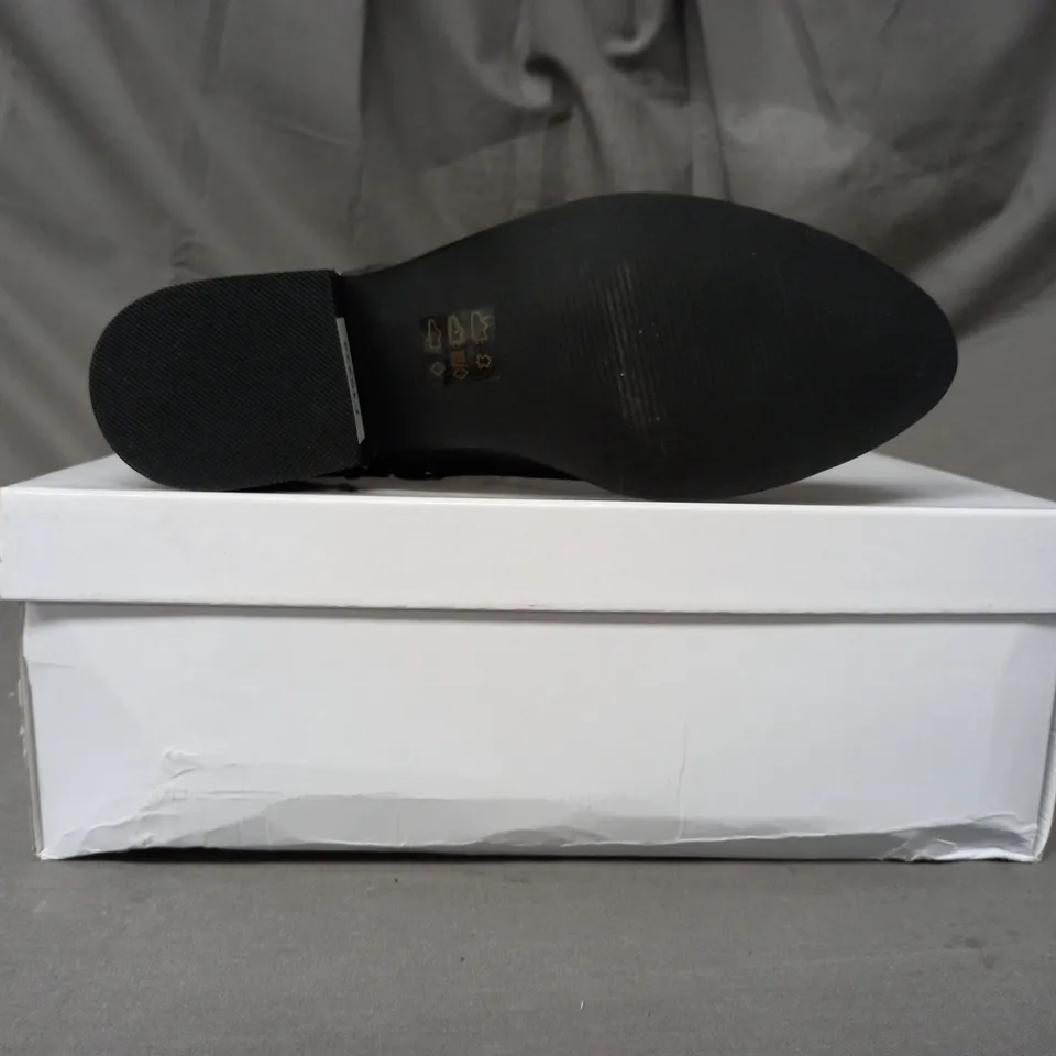 BOXED PAIR OF STEVE MADDEN CADE LEATHER ANKLE BOOTS IN BLACK EU SIZE 36