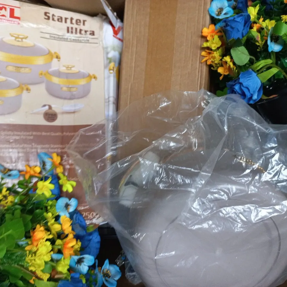 BOX OF APPROXIMATELY 12 ASSORTED HOUSEHOLD ITEMS