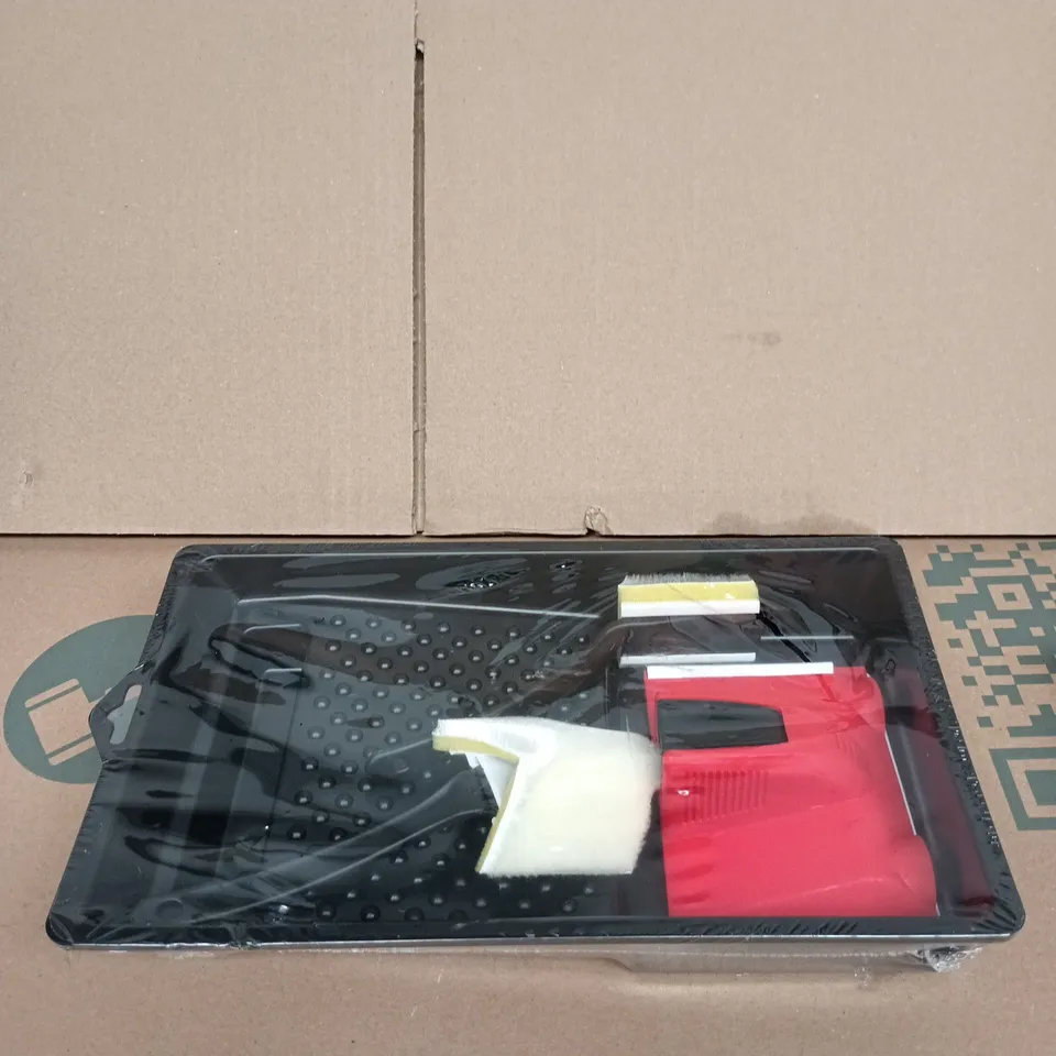 BOX OF APPROXIMATELY 20 ASSORTED GOODS INCLUDING ULTRASONIC CUSHION COVERS, TEKPOINT SAND SCOOP DIY AND PAINT SET