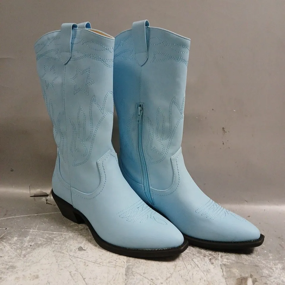 BOXED PAIR OF KOI SLINGSTAR COWBOY BOOTS IN BLUE SIZE UK 6