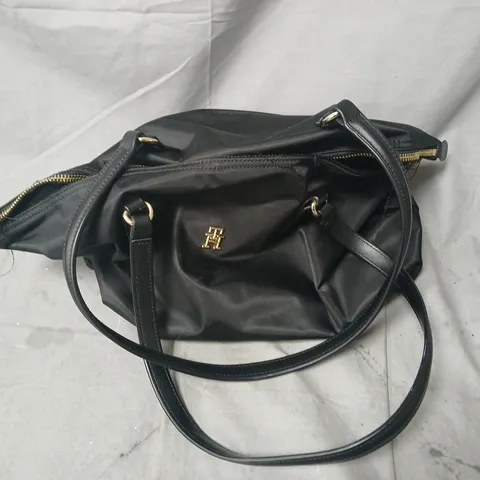 BLACK LEATHER HANDBAG WITH GOLD-TONE HARDWARE