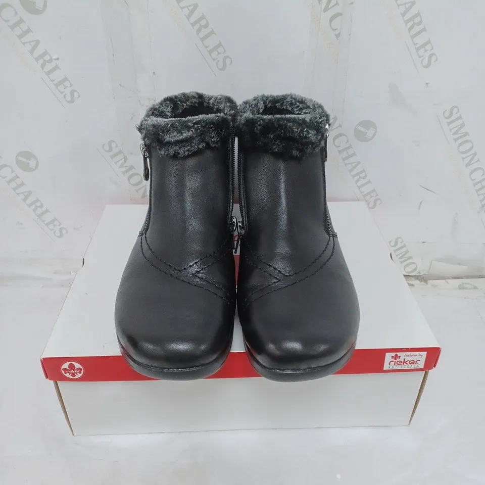 BOXED RIEKER ANTISTRESS LADIES BLACK FLEECE LINED BOOTS ZIP FASTENING. SIZE EU 41