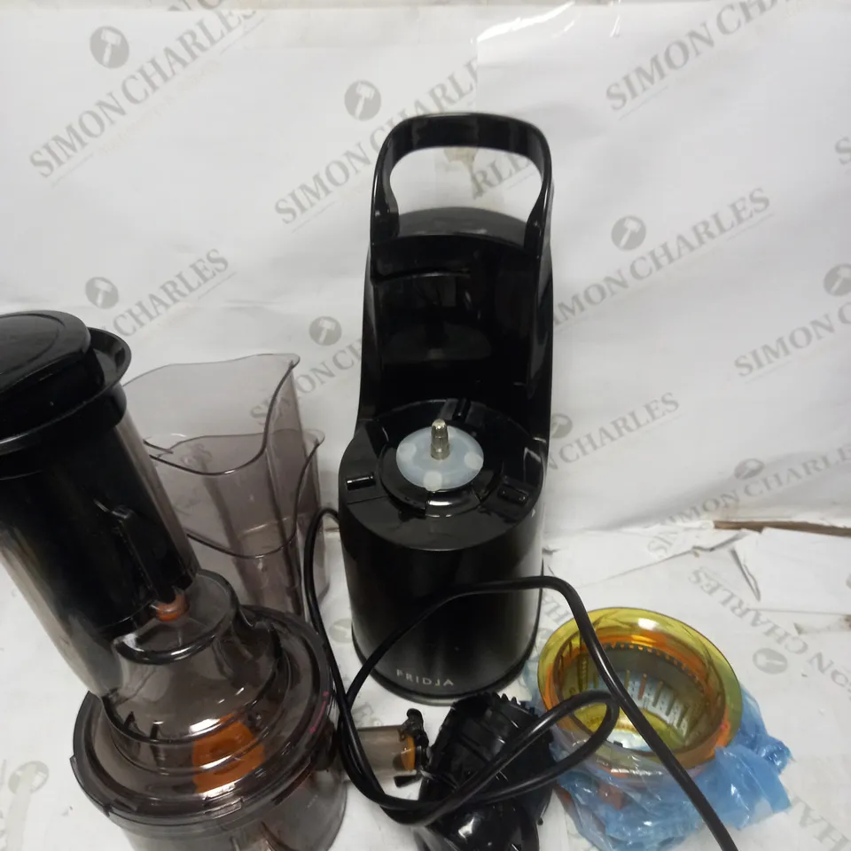 FRIDJA MASTICATING JUICER - BLACK (F1900)
