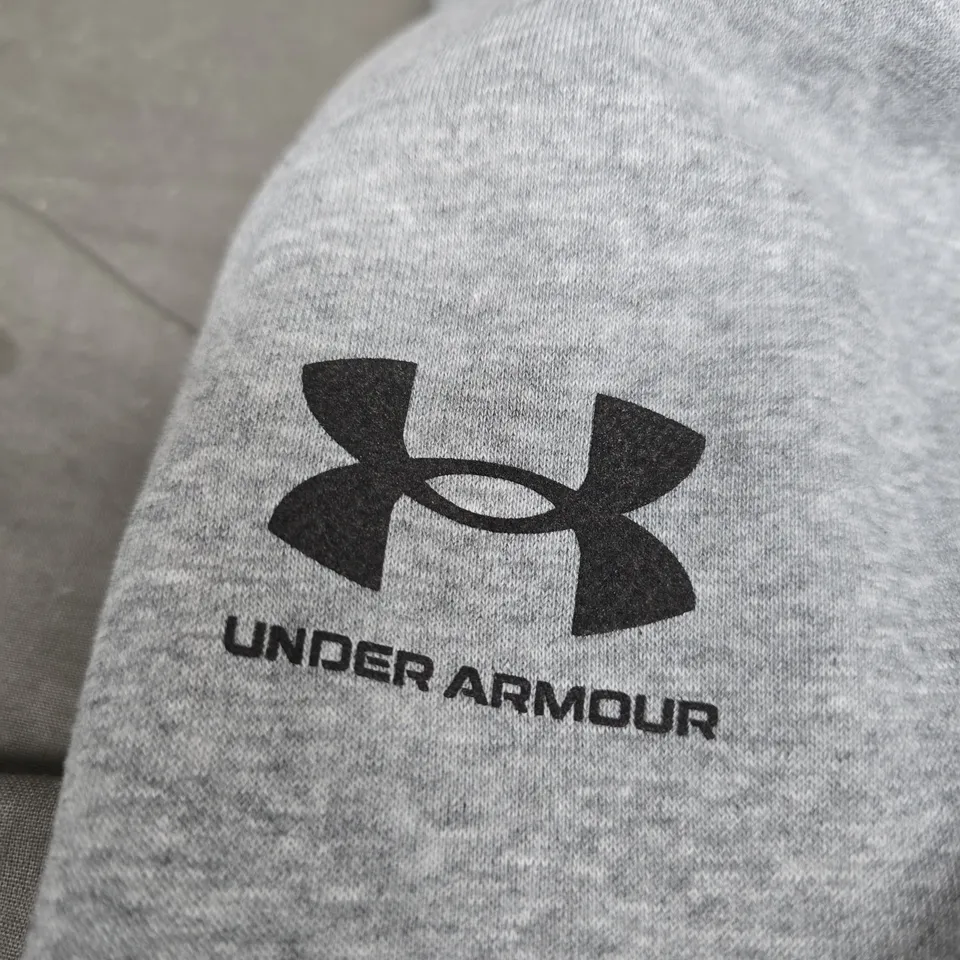 UNDER ARMOUR GREY JOGGERS – XXL (2X), LOOSE FIT