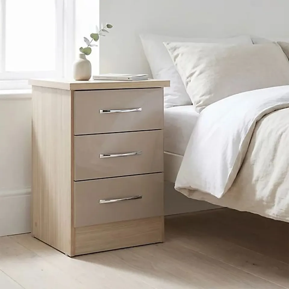BOXED NEVADA 3 DRAWER BEDSIDE TABLE OYSTER