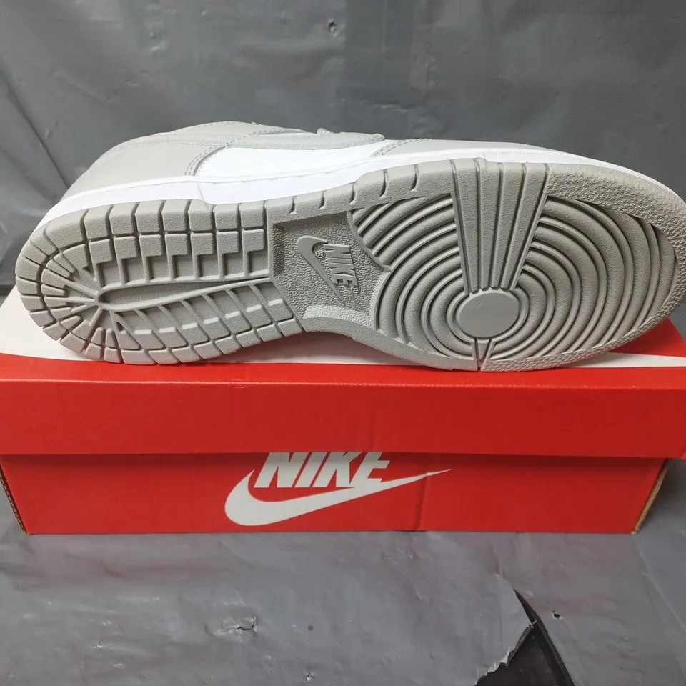 BOXED PAIR OF NIKE DUNK LOW RETRO TRAINERS - UK SIZE 7