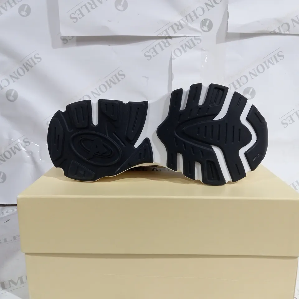 PAIR OF AXEL ARIGATO MARATHON RUNNER IN LILAC/BLUE/WHITE- UK SIZE 6