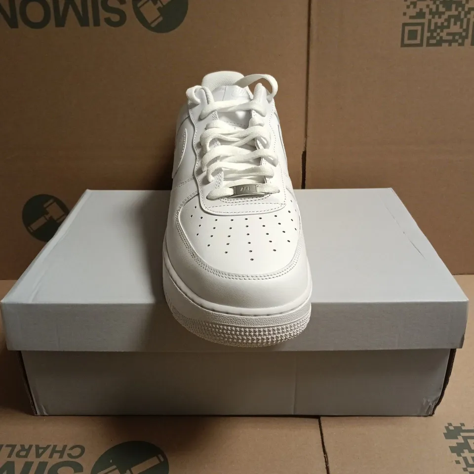 BOXED PAIR OF NIKE AIR FORCE 1 '07 TRAINERS IN WHITE SIZE UK 13