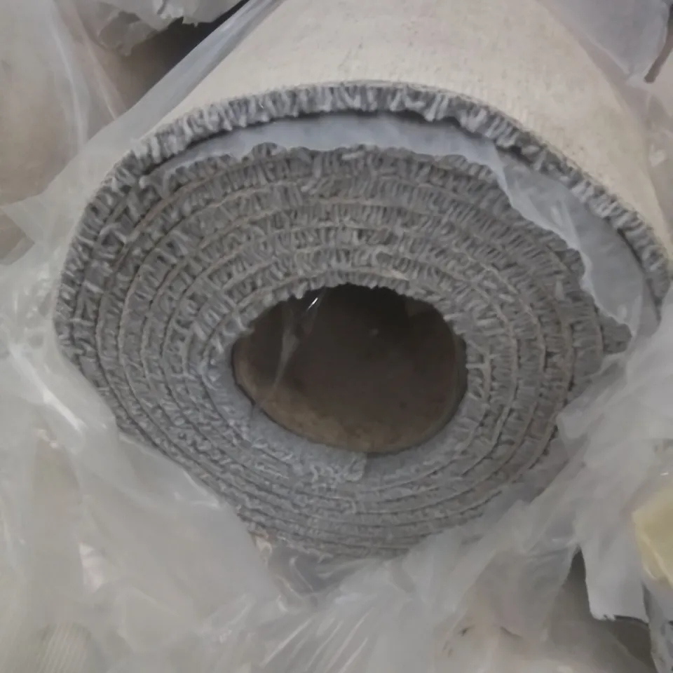 ROLL OF QUALITY TUDOR TWIST CLASSIC STONE WASH CARPET // SIZE: APPROXIMATELY 4.88 X 4M