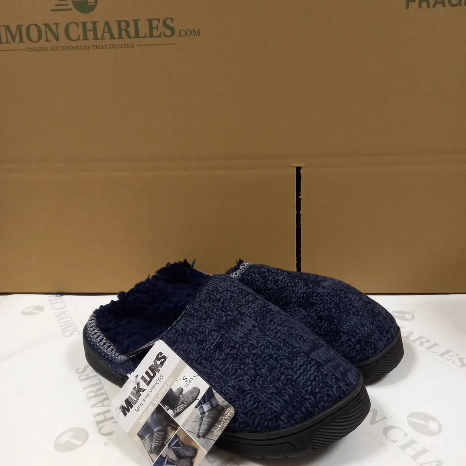 MUKLUKS MENS SLIPPER SIZE SMALL 8-9