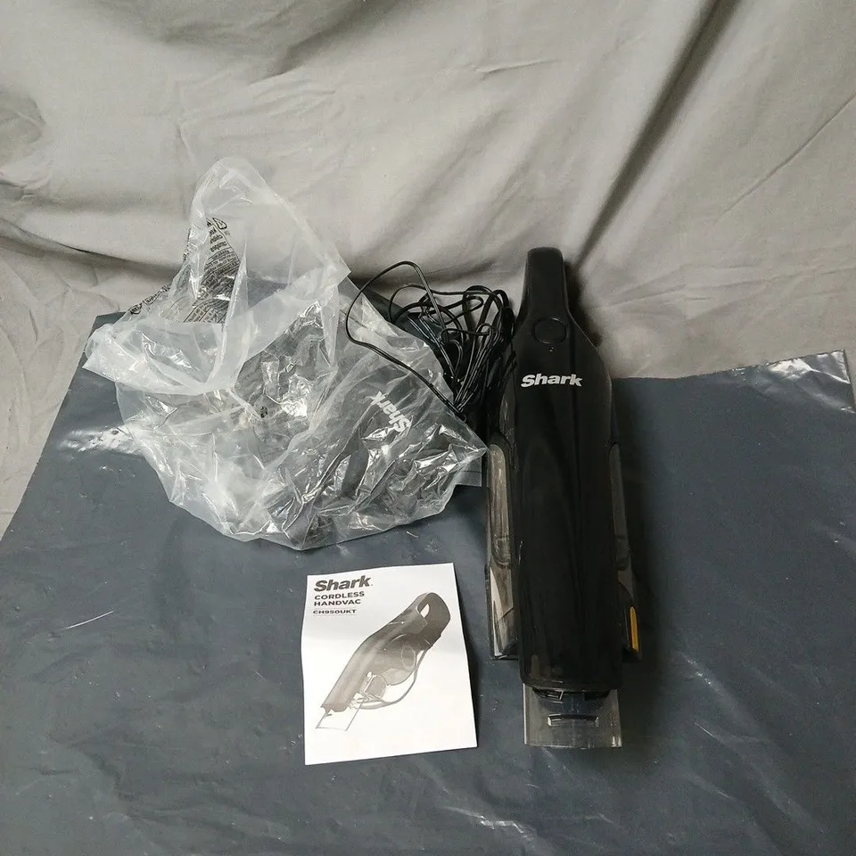 BOXED SHARK CH950UKT CORDLESS HANDHELD VAC UNBOXED RRP £79