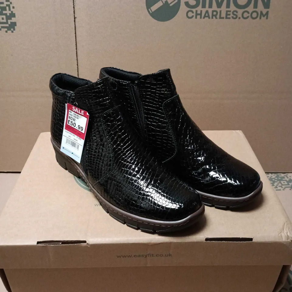 BOXED PAIR OF EASYFIT RELIF BOOTS IN BLACK - 10