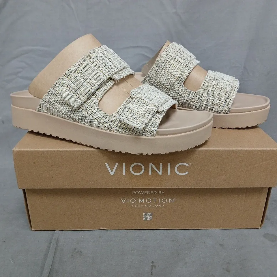 BOXED PAIR OF VIONIC RYDER SANDALS IN CREAM/GOLD SIZE 5.5