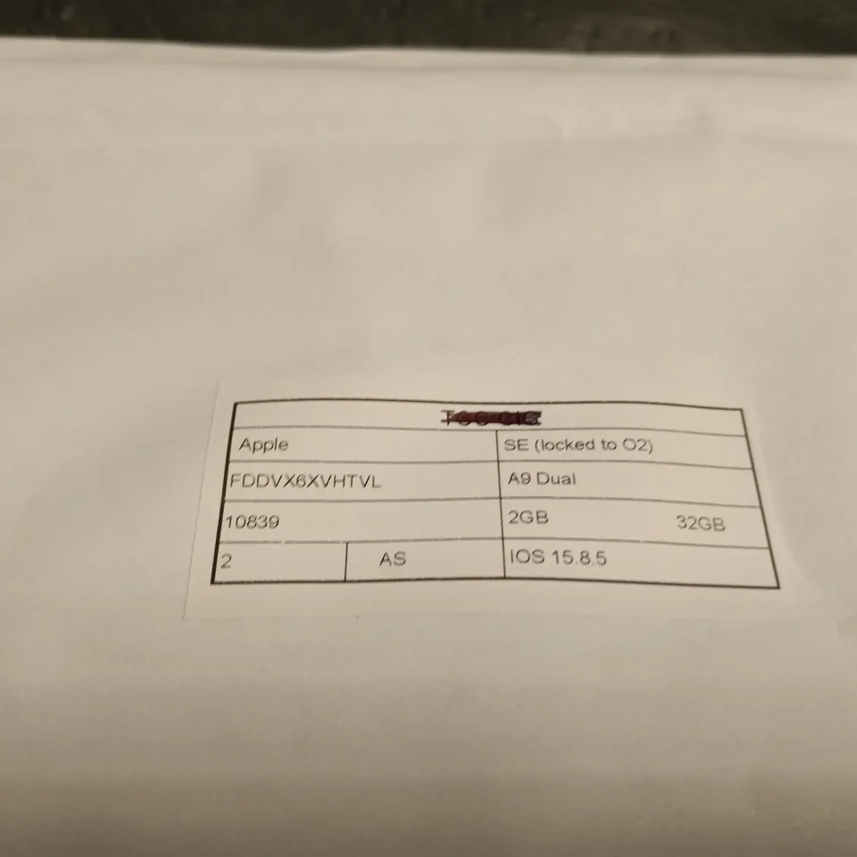 APPLE IPHONE SE 32GB – SIM-LOCKED TO O2 (SILVER)