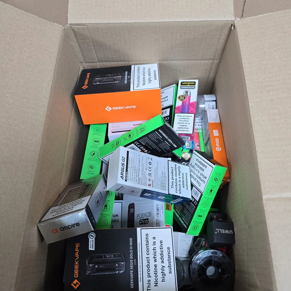 BOX OF APPROXIMATELY 30 ASSORTED E-CIGARETTES AND ACCOMPANIMENTS TO INCLUDE: VARIOUS VAPORESSO ITEMS 