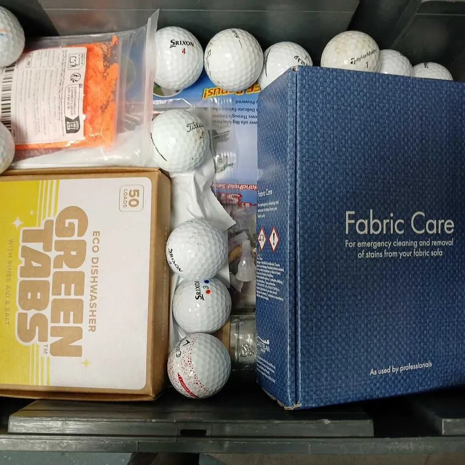 APPROXIMATELY 15 ASSORTED HOUSEHOLD ITEMS TO INCLUDE FABRIC CARE SET, HANDHELD SEWING MACHINE, GOLFBALLS, ETC