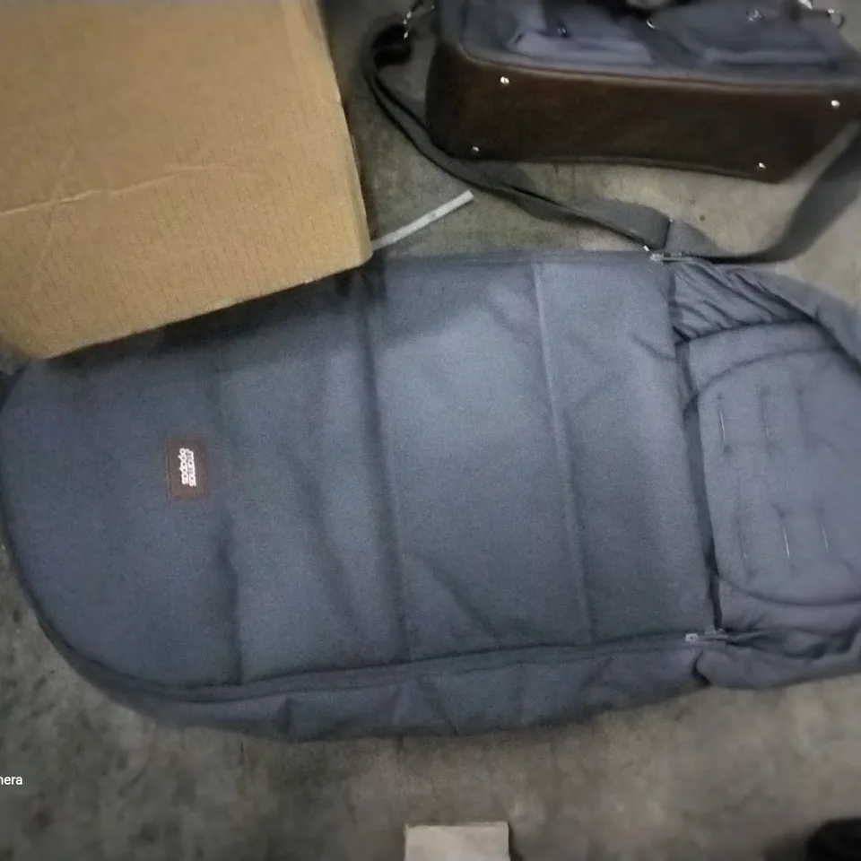 BOXED MAMAS & PAPAS CARRY BAG AND PUSHCHAIR COVER PART