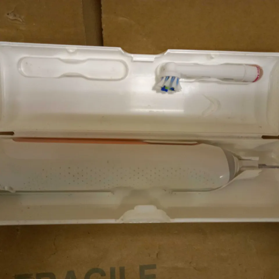 ORAL-B GENIUS 8000 ELECTRIC TOOTHBRUSH 