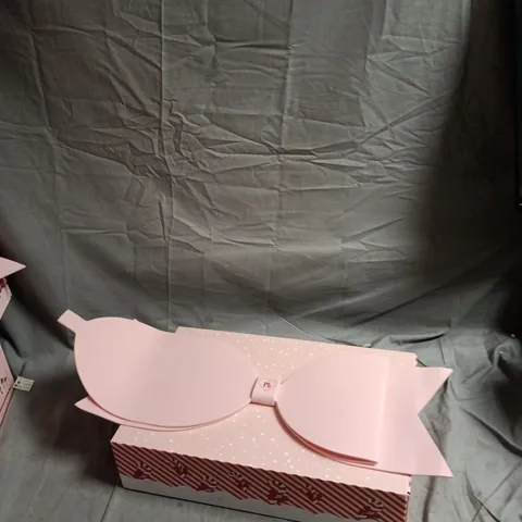 PLOUISE BEAUTY MAKE-UP GIFT SET IN PINK BOX