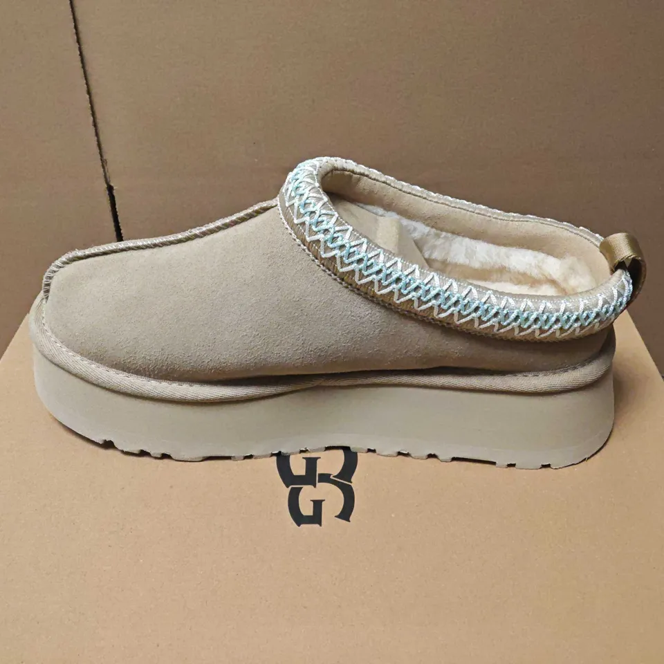 BOXED UGG TAZZ II WOMEN’S SLIPPERS – BEIGE SUEDE WITH SHEARLING LINING (UK 4)