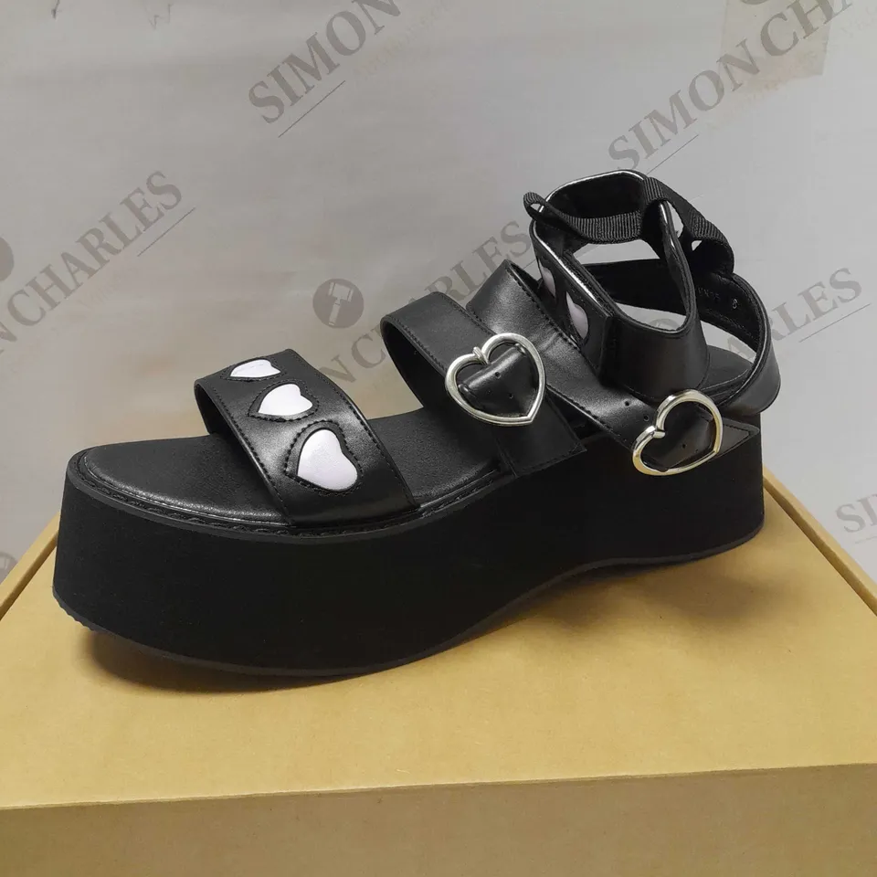 KOI LOVERGIRL FLATFORM BLACK/LILAC SANDALS - SIZE 8