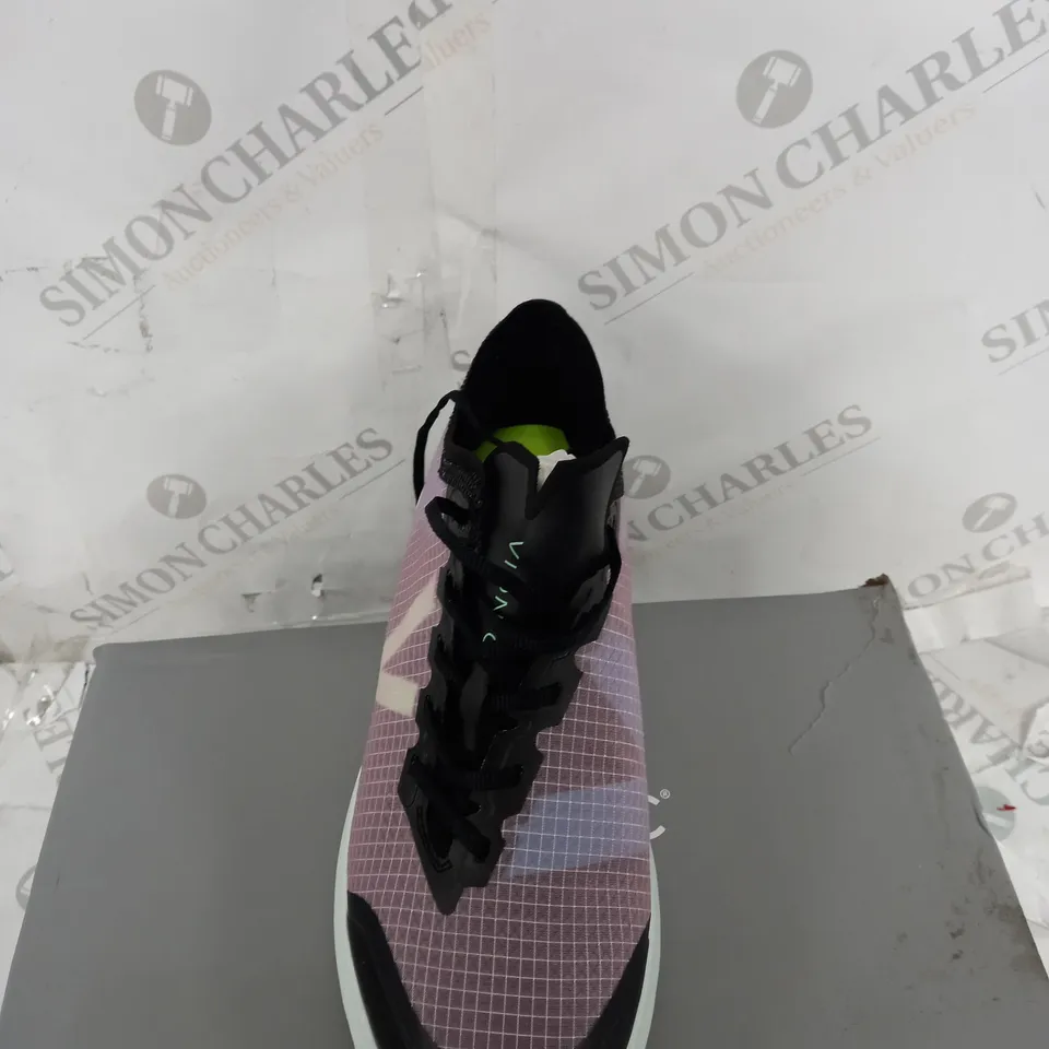 VIONIC CELESTE TRAINER - SIZE 5.5