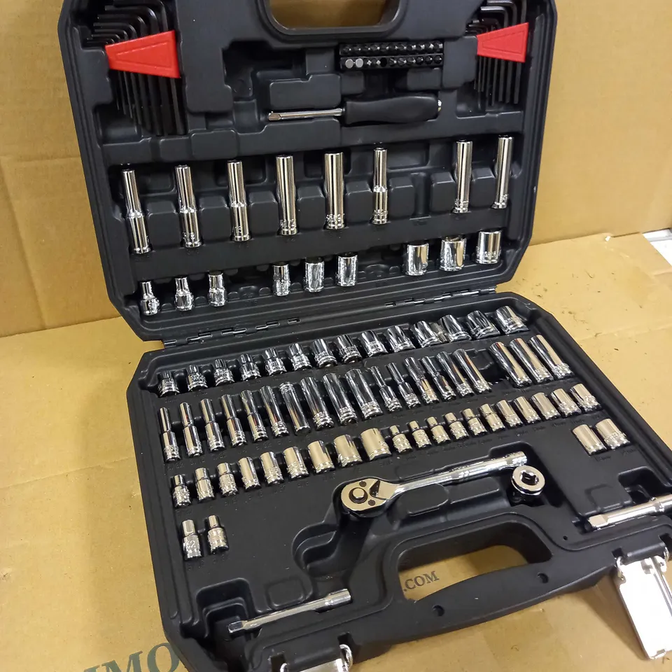 AMAZON BASICS SOCKETS SET 123 PIECES 