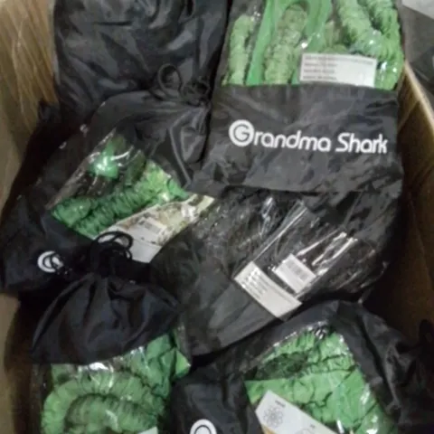 BOX CONTAINING LARGE AMOUNT OF EXPANDABLE HOSES