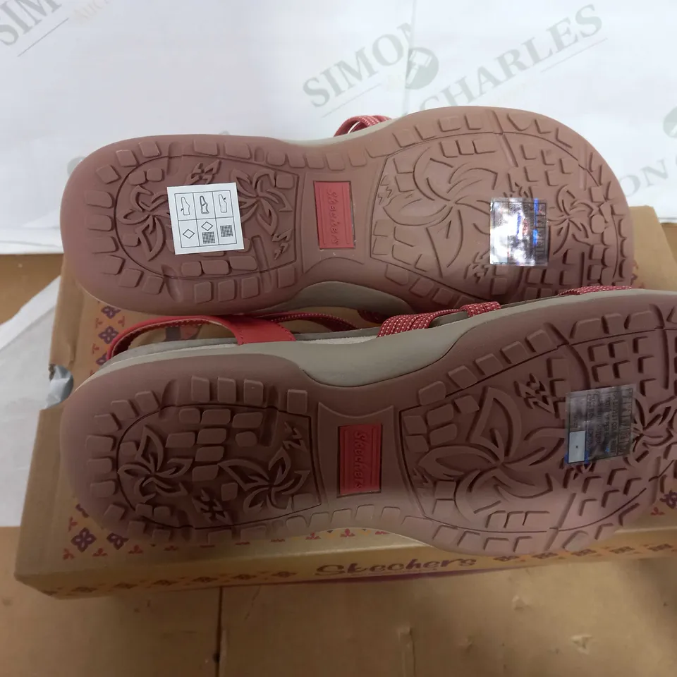 BOXED PAIR OF SKECHERS REGGAE SANDALS, RED, SIZE 4