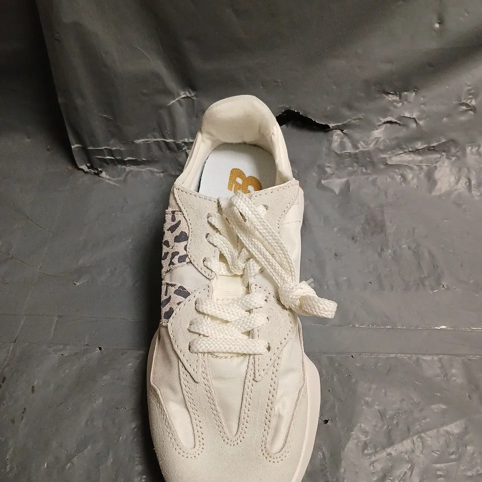 PAIR OF NEW BALANCE 327 TRAINERS - 6
