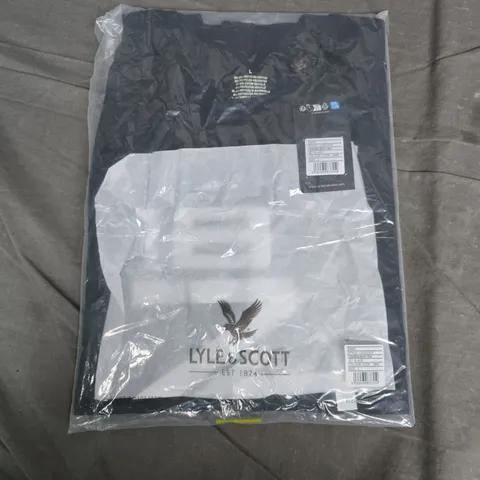 BAGGED LYLE & SCOTT LOUNGEWEAR GRAPHIC T-SHIRT – JET BLACK – SIZE L