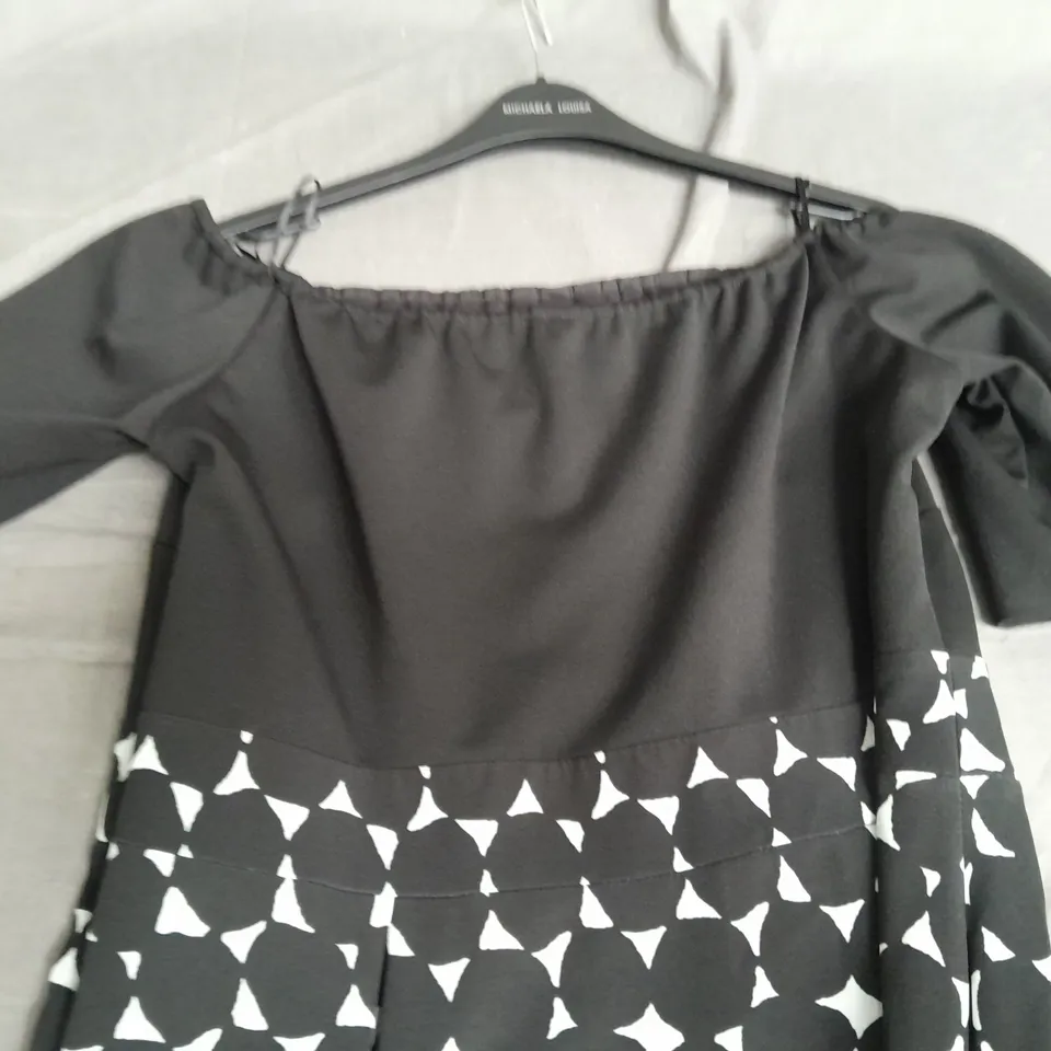 MICHAELA LOUISA PATTERNED BLACK DRESS AND SHOULDER JACKET - UK 14