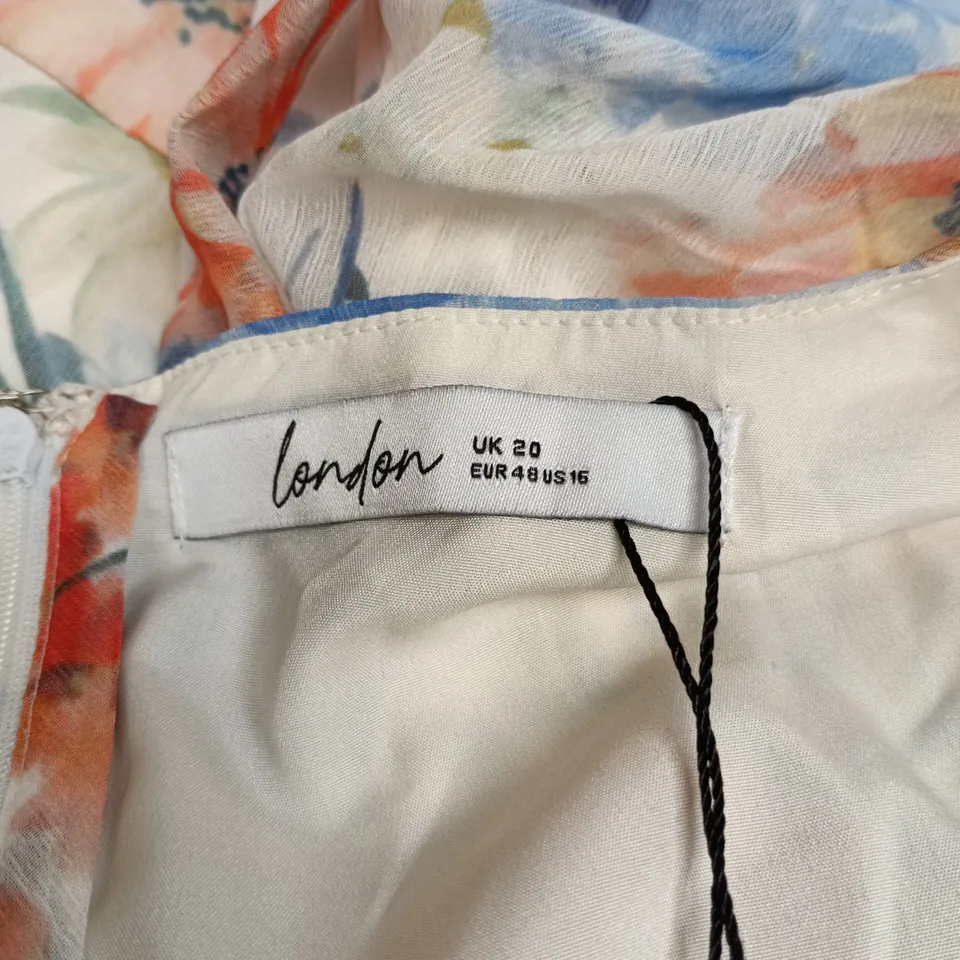 FLORAL MAXI DRESS, WHITE BASE WITH ORANGE/BLUE FLOWERS – UK 20 (EU 48)