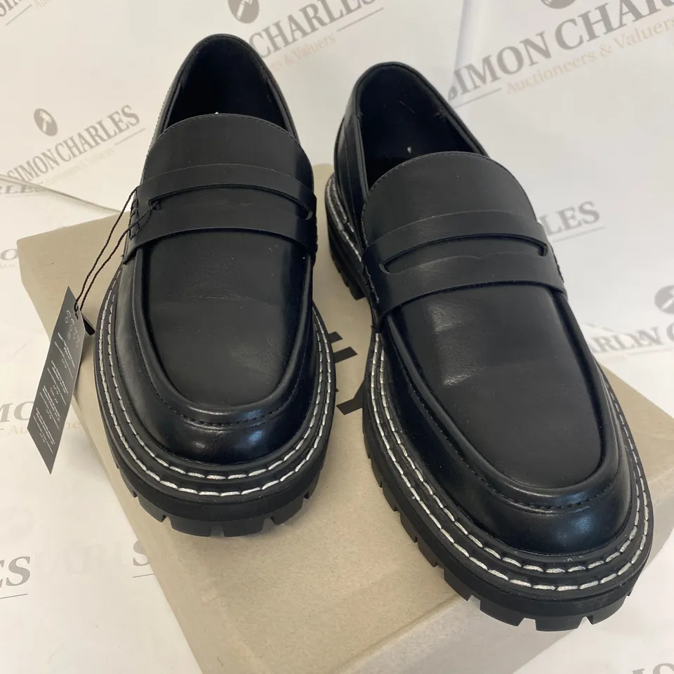 BOXED PAIR OF ONLY BLACK SHOES SIZE 39