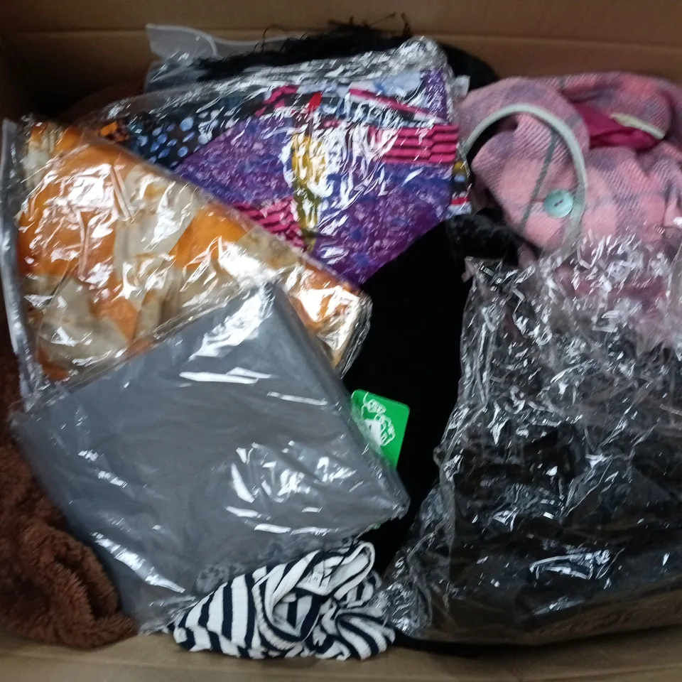 APPROXIMATELY 35 ASSORTED CLOTHING ITEMS IN VARIOUS SIZES, STYLES & COLOURS TO INCLUDE DRESS, TOPS, JACKET, ETC - COLLECTION ONLY