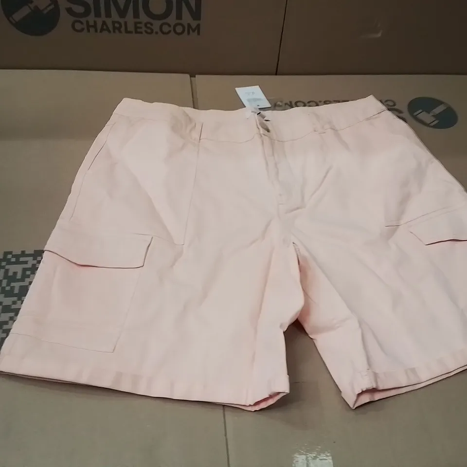BOXED BRAND NEW APPROXIMATELY 36 JD WILLIAMS CARGO SHORTS PEACH SIZE 16